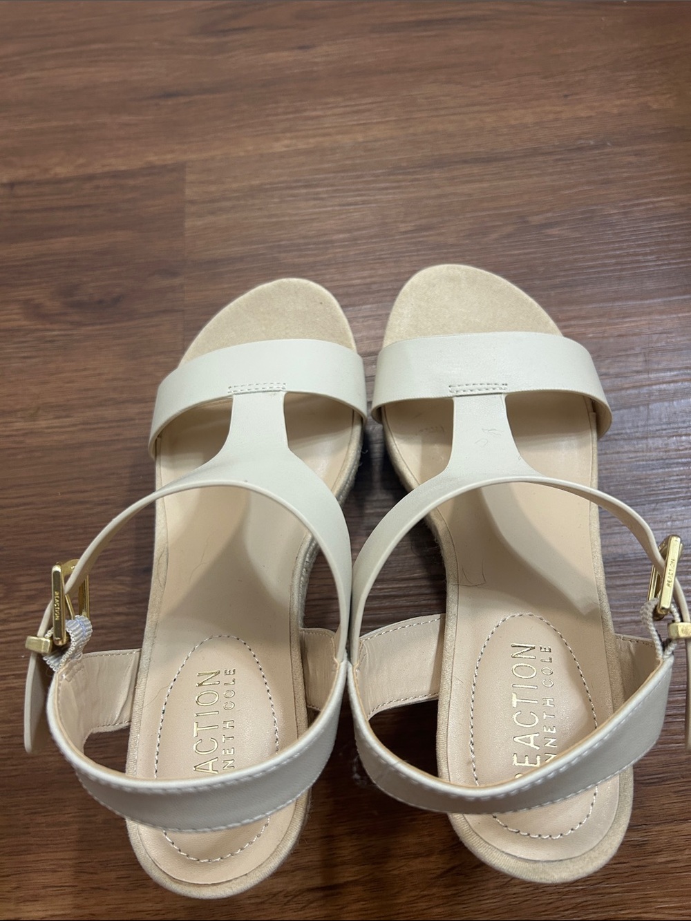 Reaction Kenneth Cole Ivory T-Strap Ankle Strap Sandals
